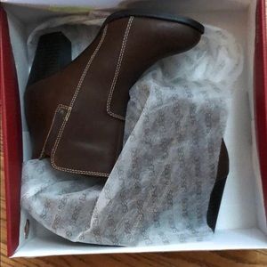 Woman’s boots size 61/2 new very cute